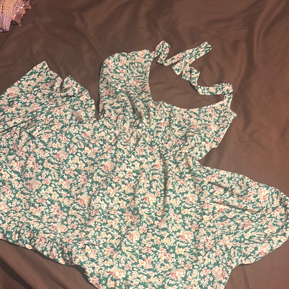 Elegant Floral Backless Dress in Green